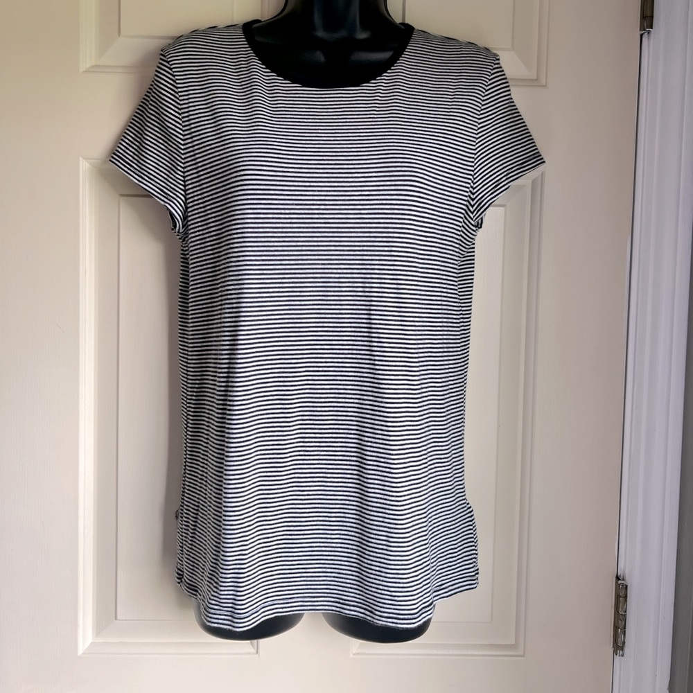 GAP Black and White Short Sleeve Tee